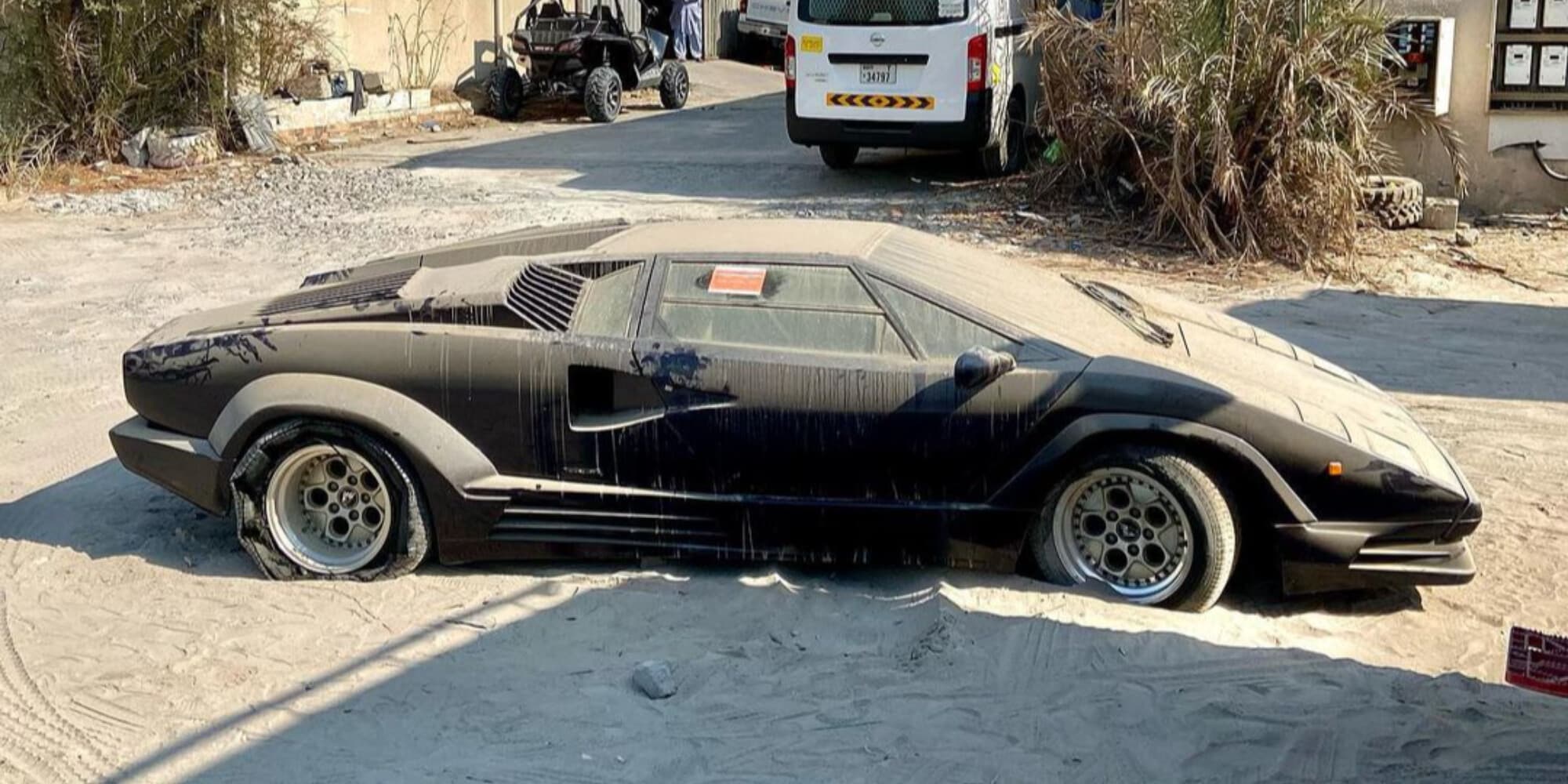 Lamborghini Countach abbandonata a Dubai, cimitero delle supercar