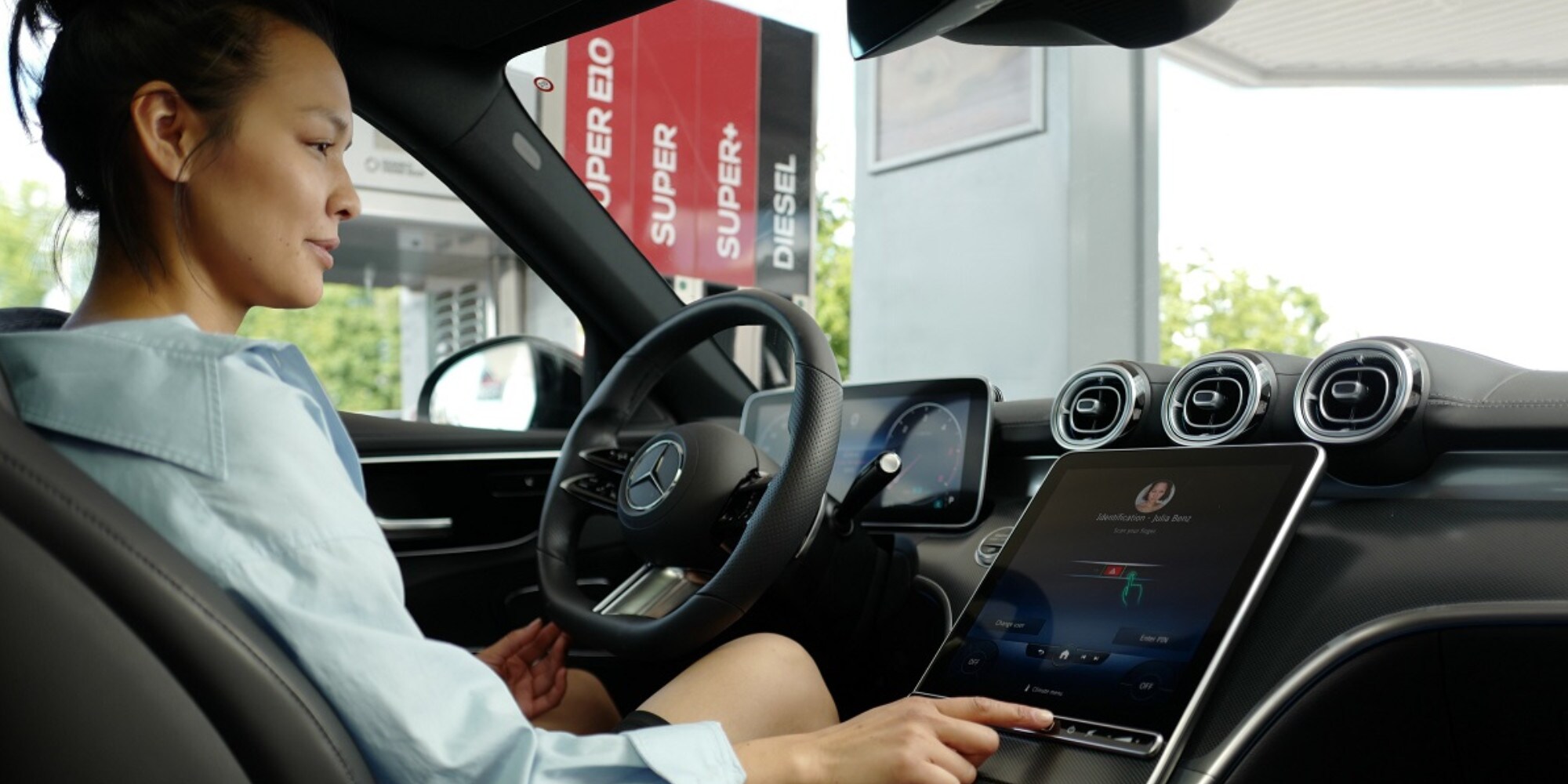 Chi guida una Mercedes pagherà il carburante direttamente dall'auto
