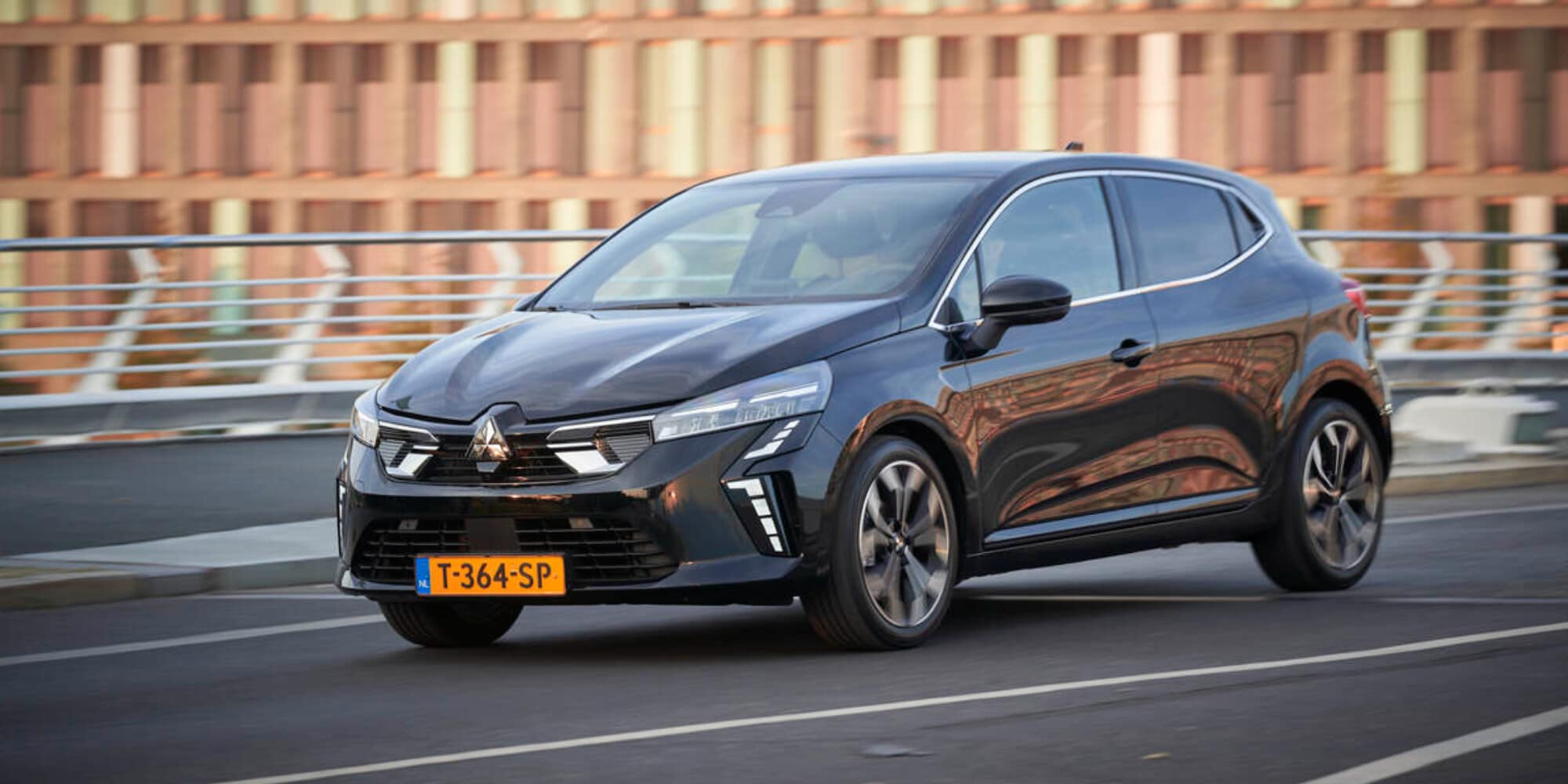 Mitsubishi Colt, al volante dell'alternativa nippo-francese