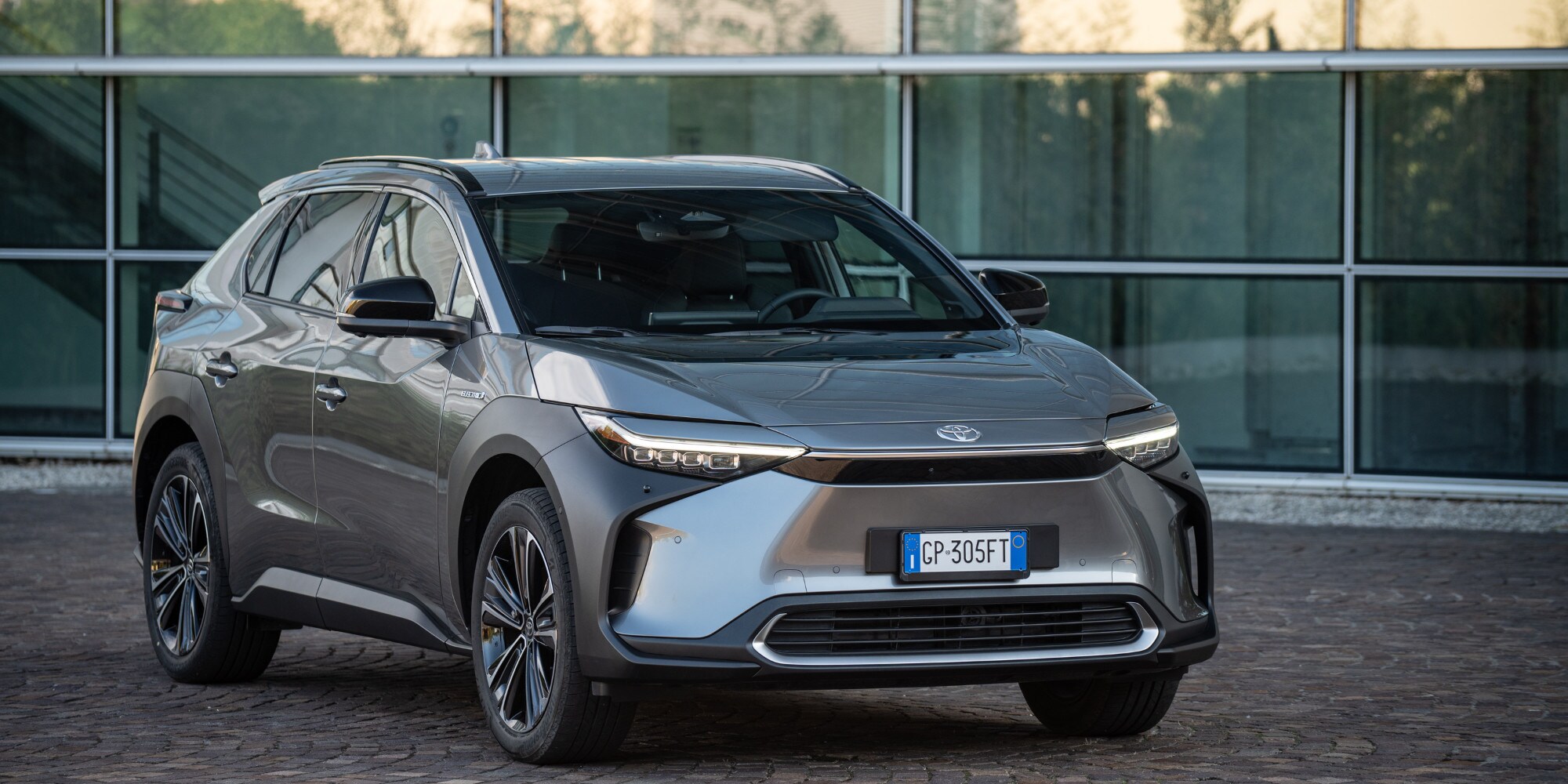 Toyota e l’offensiva elettrica, bZ4X sotto i 40.000 euro