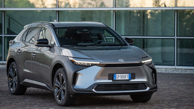 Toyota e l’offensiva elettrica, bZ4X sotto i 40.000 euro