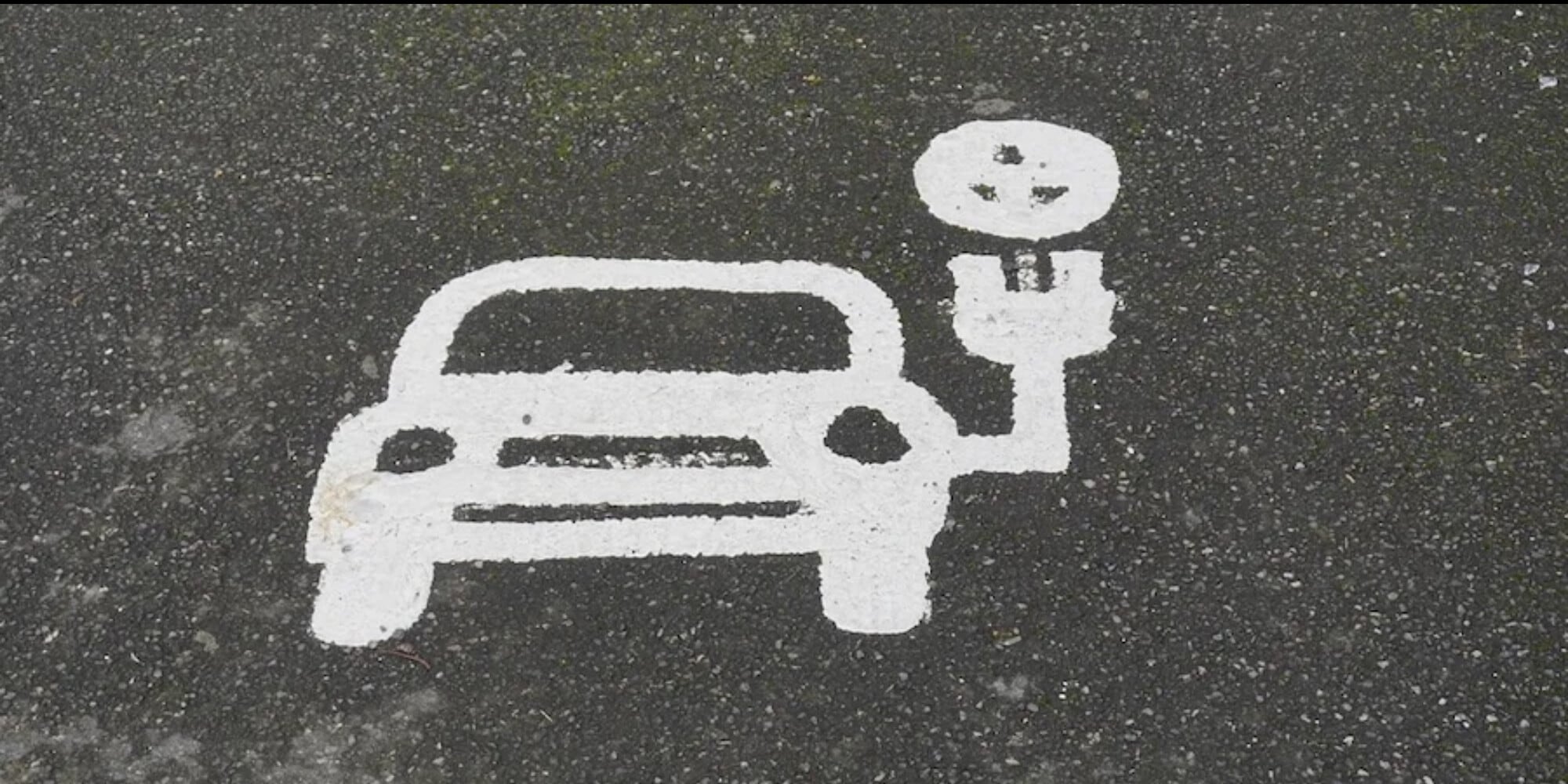 Auto elettrica, chi ce l'ha la ricomprerebbe