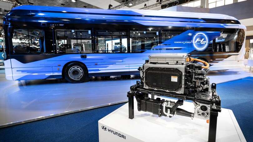 E-WAY H2, Iveco e Hyundai Group presentano il bus a idrogeno