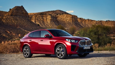 Nuova BMW X2 2024, tutte le foto