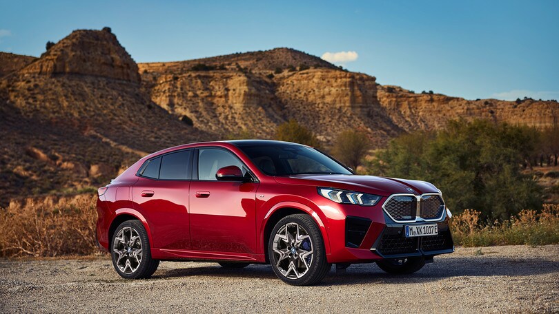 Nuova BMW X2 2024, tutte le foto