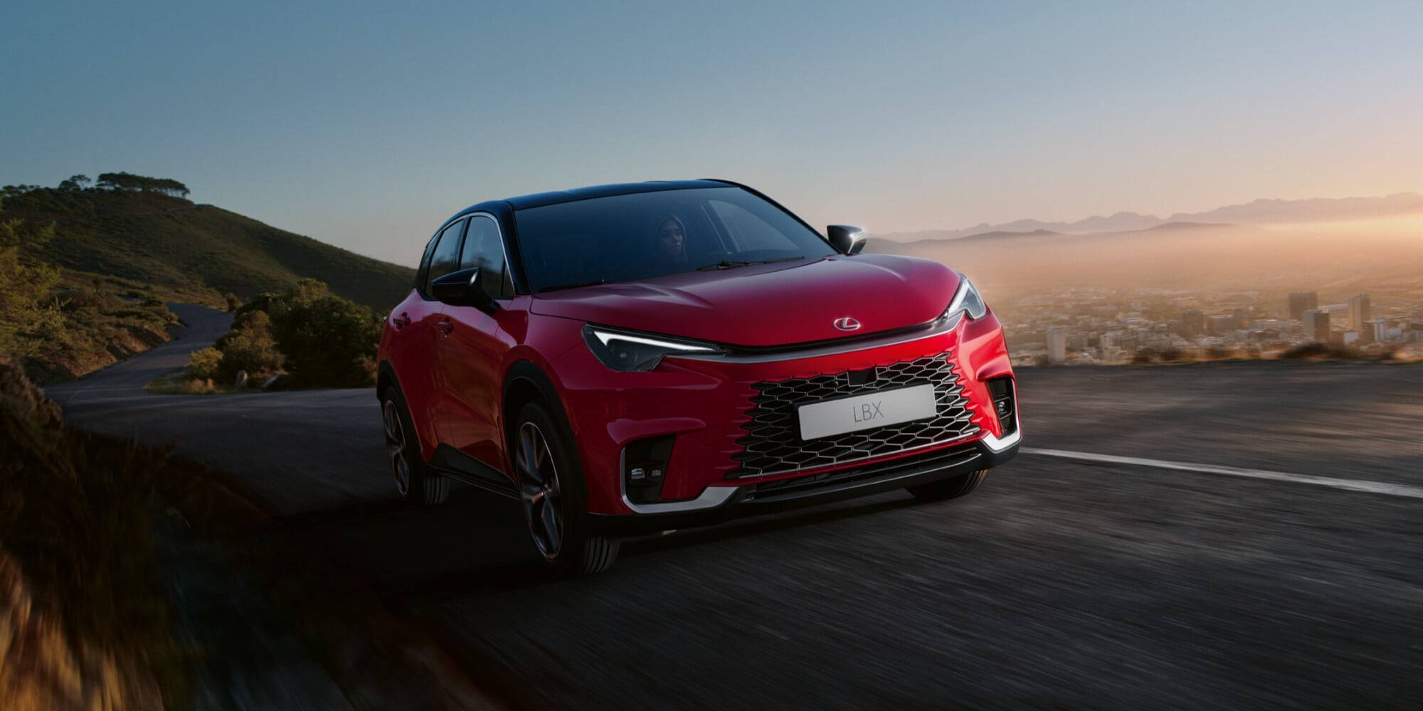 Lexus LBX, i prezzi ufficiali del Suv compatto elettrico di lusso
