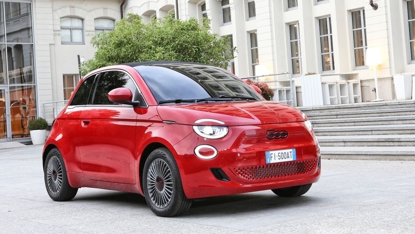Fiat 500 elettrica in leasing, in offerta da 200 euro al mese