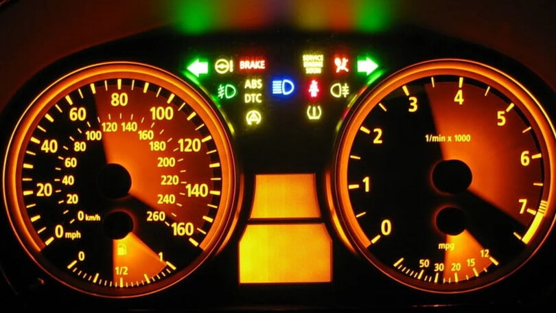 Spie dell’automobile, la guida definitiva che le spiega tutte