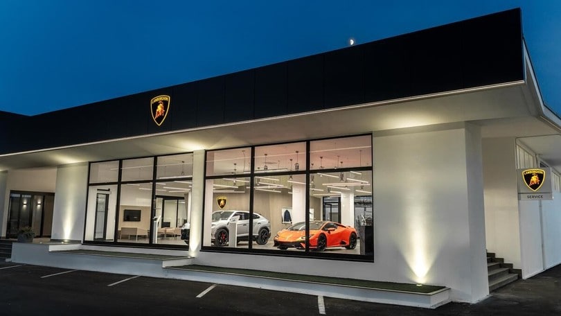 Lamborghini, le supercar di ieri e di oggi alla nuova sede di Roma