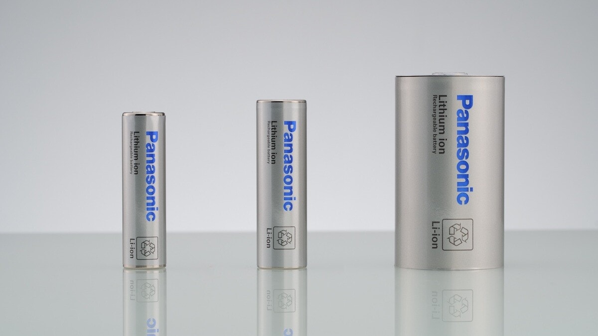 Auto elettriche: rallenta la domanda e Panasonic riduce la produzione