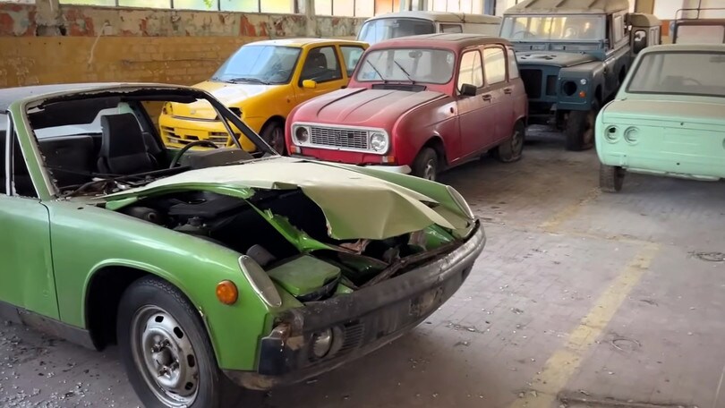 Il concessionario italiano abbandonato pieno di vetture classiche