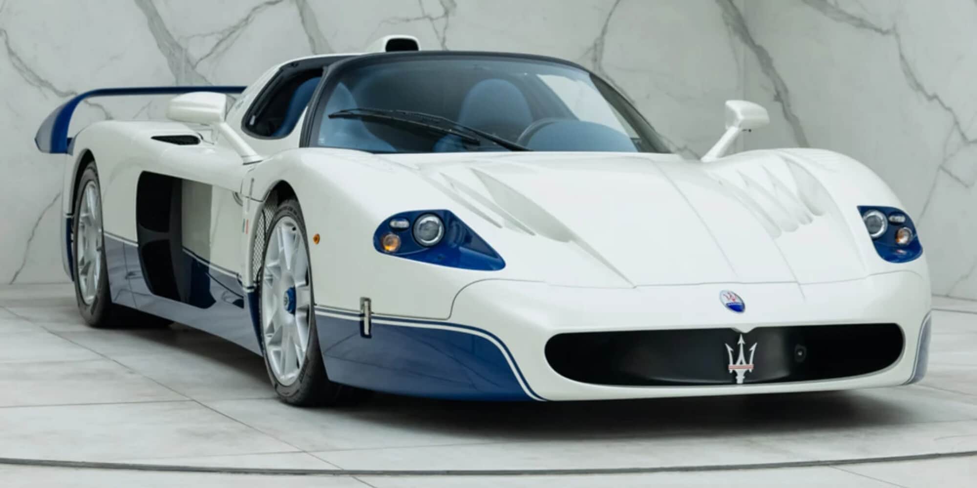 Maserati MC12 e Ferrari Enzo, all'asta due esemplari mai utilizzati