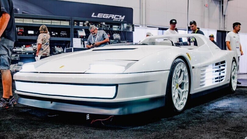 Ferrari Testarossa elettrica, a Las Vegas un omaggio a Miami Vice
