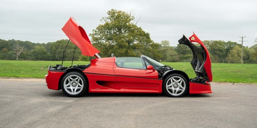 All'asta la Ferrari F50 di Rod Stewart: il prezzo? Oltre 2 milioni di euro