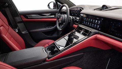Nuova Porsche Panamera 2024, gli interni