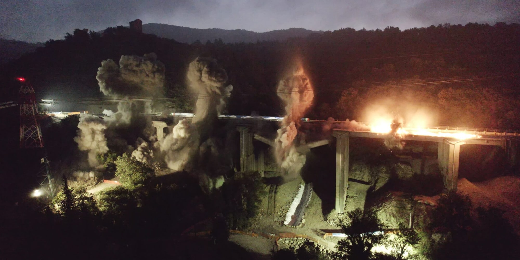Paura in Toscana: esplosione il viadotto Torraccia Sud in A1