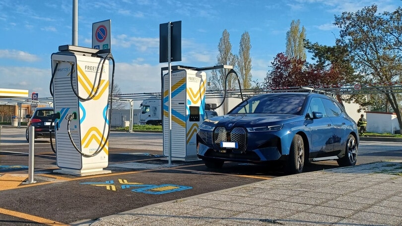 Autostrade, operative le 100 stazioni ricarica ad alta potenza di Free to X