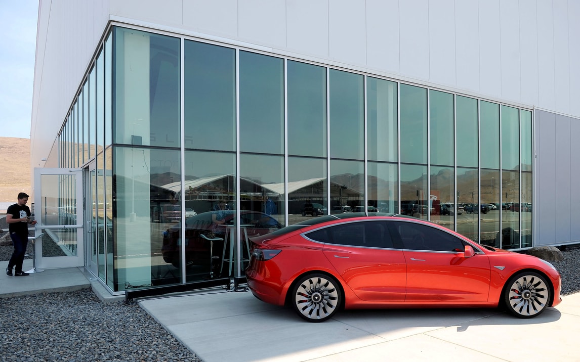 Tesla scatena lo sciopero sindacale in Svezia: c'è il rifiuto di scaricare le auto