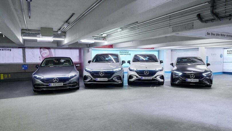 Mercedes, questi modelli parcheggiano da soli senza guidatore