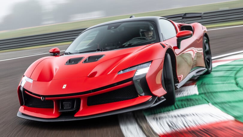 Ferrari SF90 XX Stradale, la prova in pista della supercar da 1.030 cv