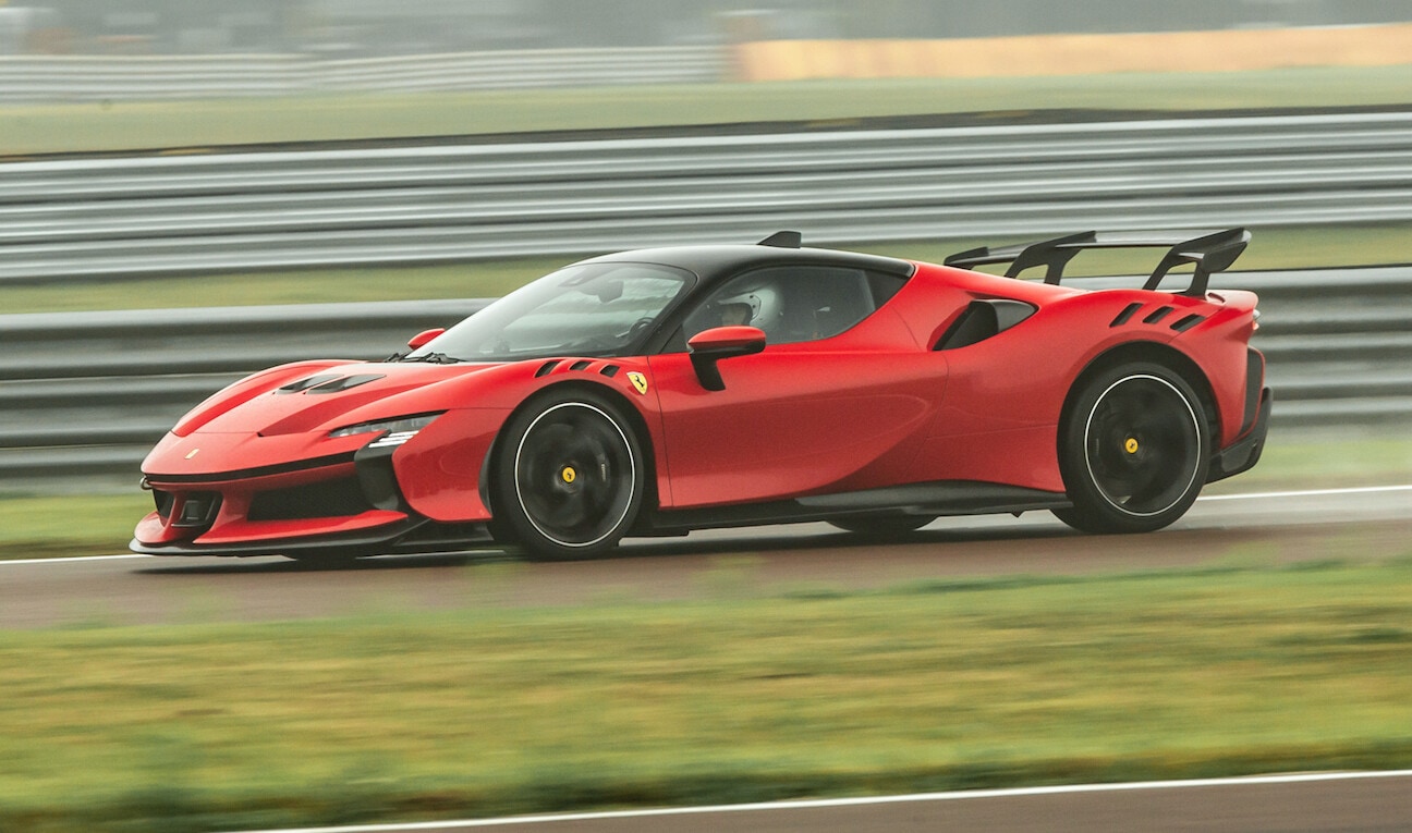 Ferrari, il giro record della SF90 XX Stradale a Fiorano