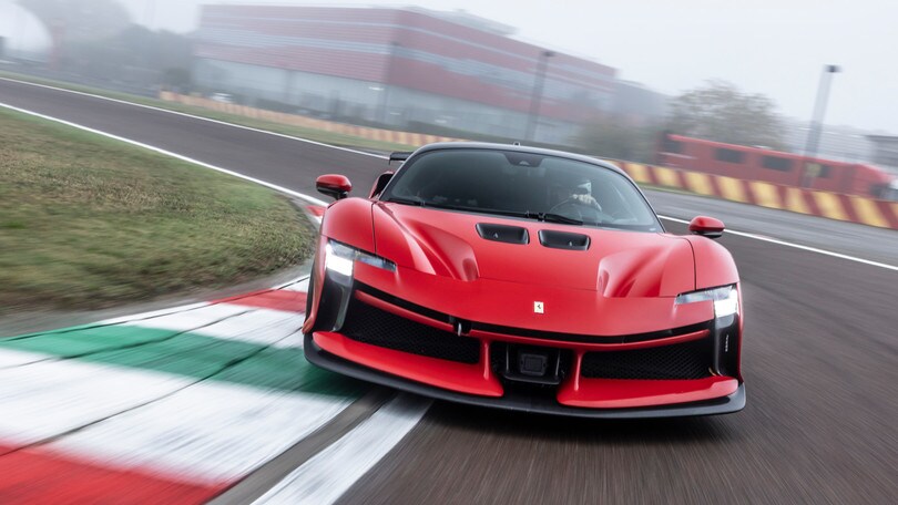 Ferrari SF90, la nuova XX Stradale segna il nuovo record a Fiorano