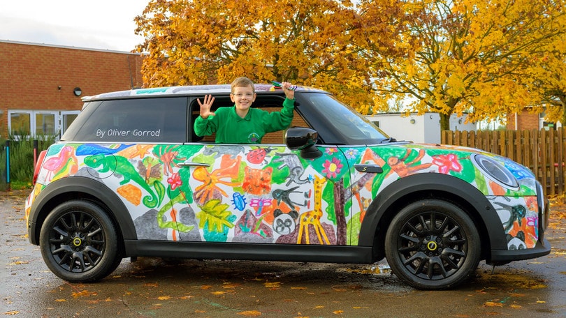 Questa coloratissima Mini è stata disegnata da un bimbo di 9 anni