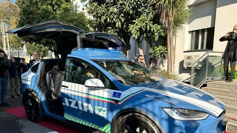 Una Tesla Model X per la Polizia: le strade in Veneto si fanno "elettriche"