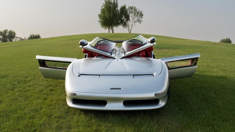 La supercar italiana di Giugiaro con due volanti si può comprare all'asta