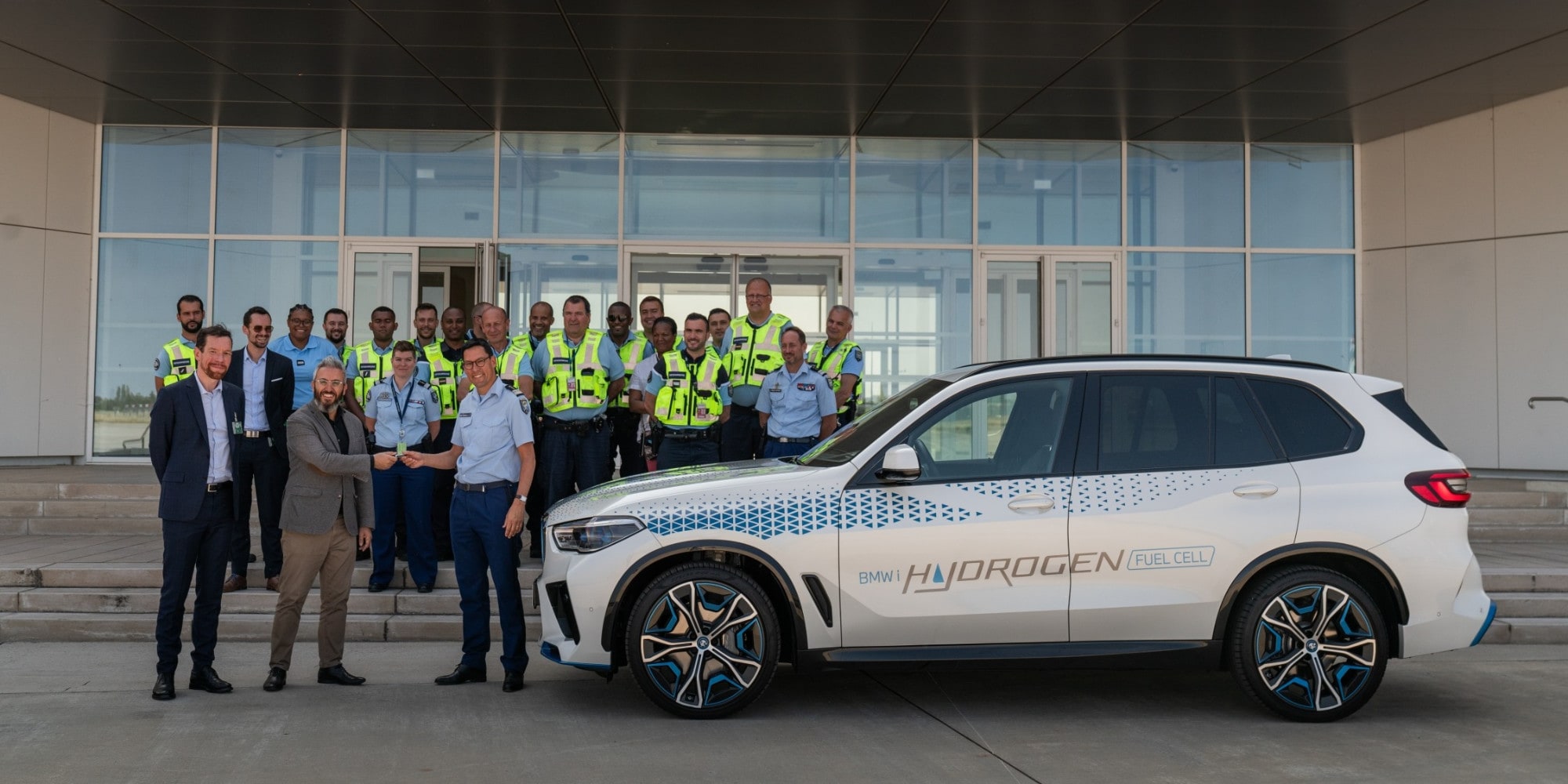 BMW iX5 Hydrogen, al via i test delle forze dell’ordine francesi