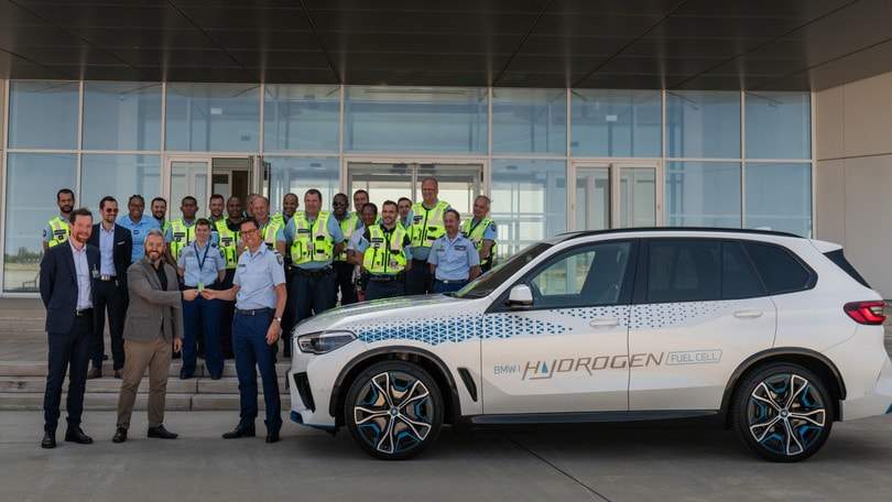 BMW iX5 Hydrogen, al via i test delle forze dell’ordine francesi
