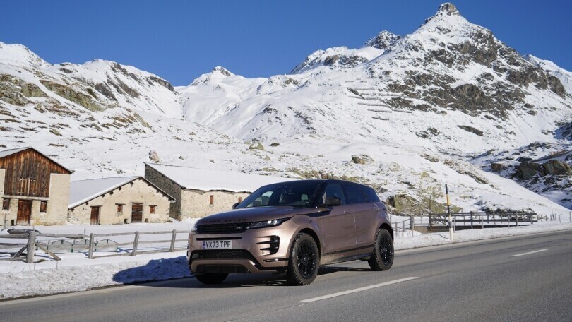 Svelata la nuova Range Rover Evoque tra laghi e vette innevate