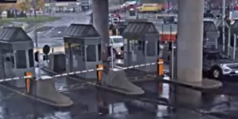 Auto decolla ed esplode: l'assurdo incidente alle Cascate del Niagara VIDEO