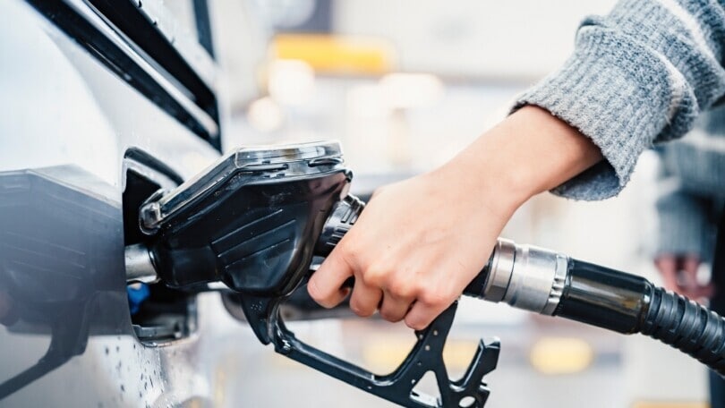 Prezzi dei carburanti ancora in calo: i valori aggiornati