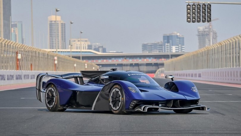 Aston Martin: all'asta a Dubai una rarissima Valkyrie AMR Pro