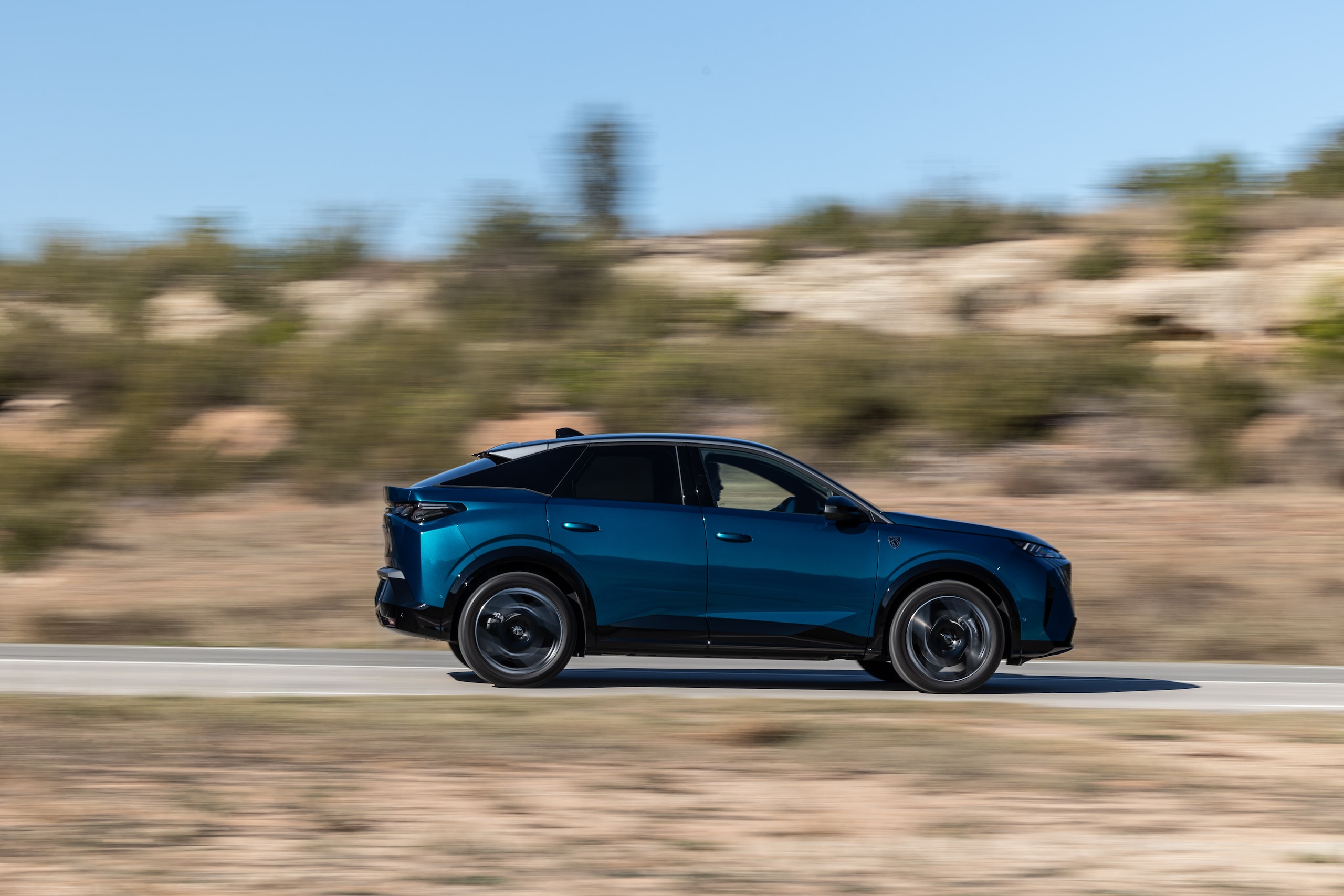 Peugeot e-3008, il primo test dell'elettrica
