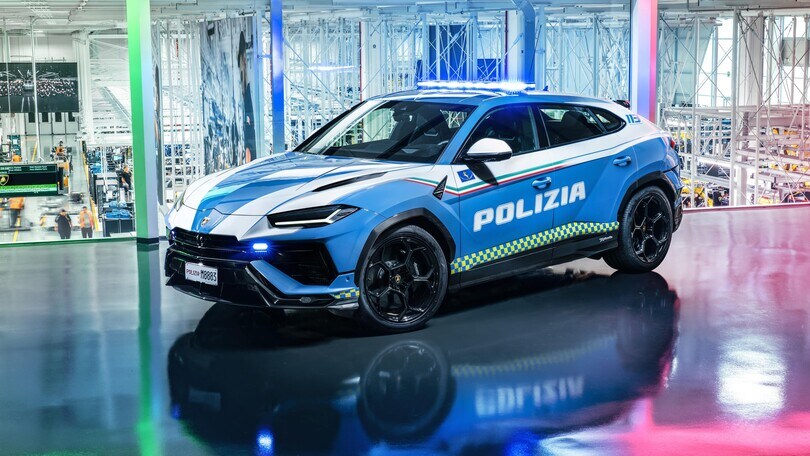 Lamborghini, la nuova Urus Performante della Polizia di Stato