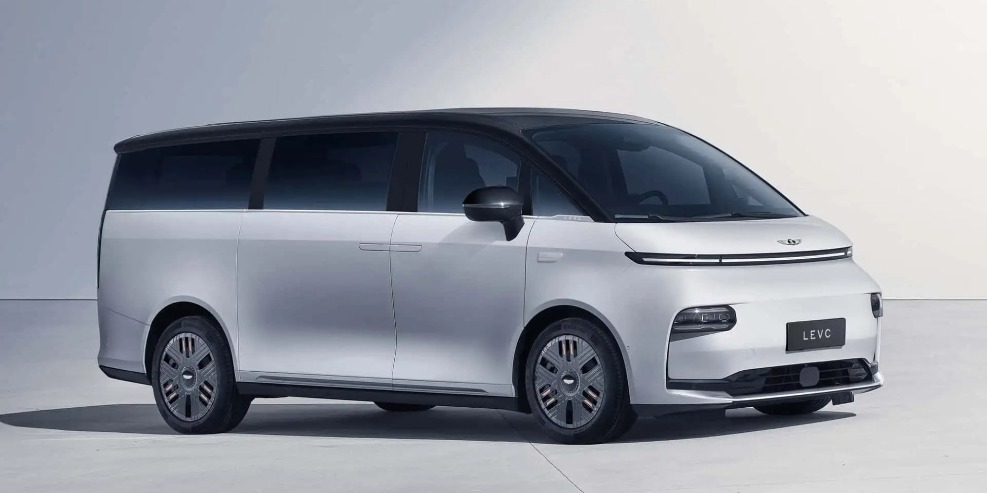 Non solo taxi londinesi, Levc lancia la L380, monovolume elettrica