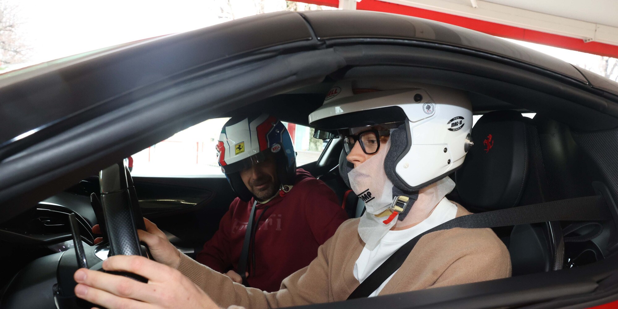 Sinner in visita a Maranello "il suono della Ferrari è unico"