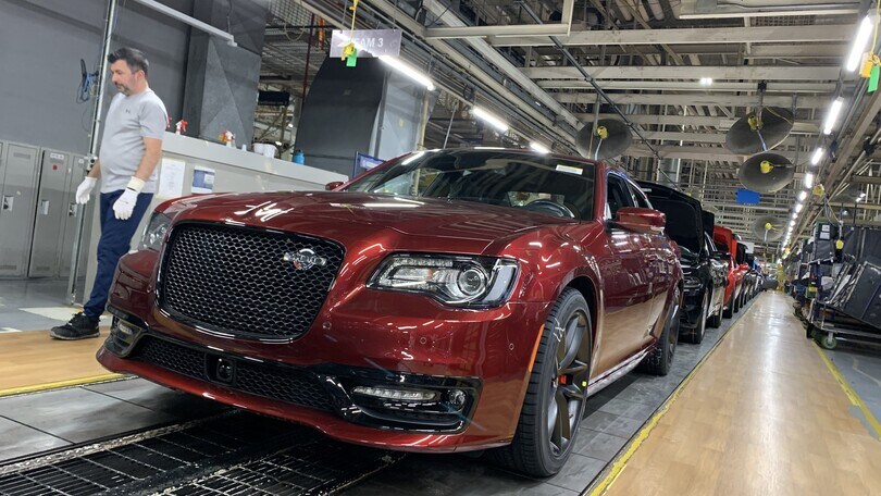 Chrysler 300 C, addio all'icona USA che ha fatto rinascere la Lancia Thema
