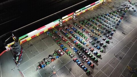 L'albero di Natale con 213 trattori accende il Mugello