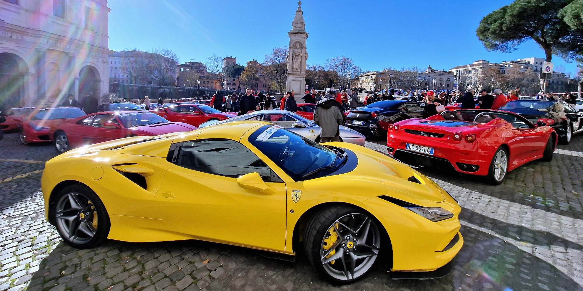 Passione Rossa, a Roma con oltre 30 Ferrari per beneficenza