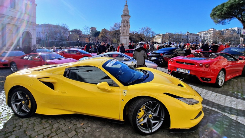 Passione Rossa, a Roma con oltre 30 Ferrari per beneficenza