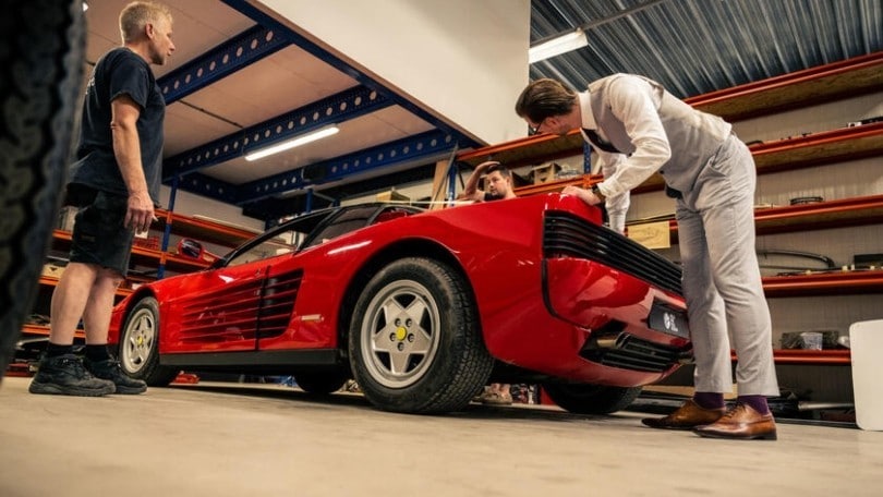 Ferrari Testarossa "trasformata" in Targa by Niels van Roij Design