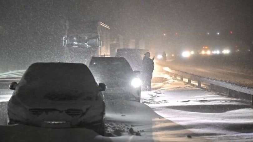 Lapponia paralizzata dal freddo: auto ghiacciate e sepolte dalla neve