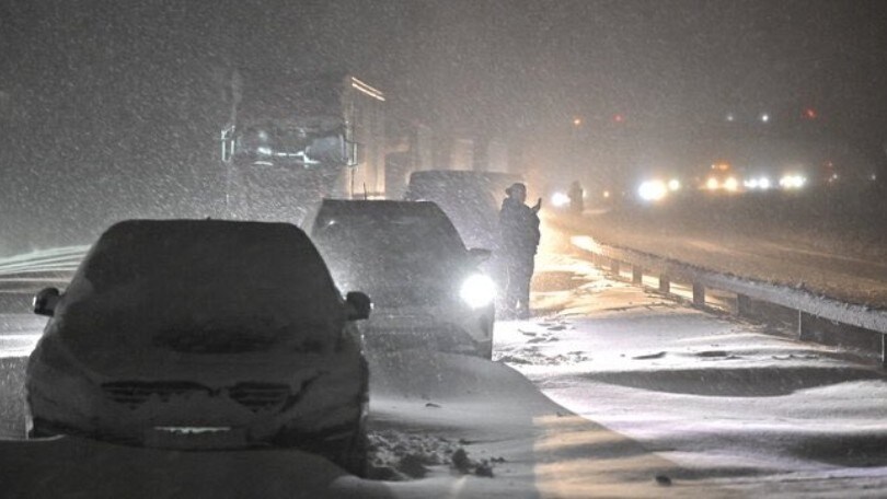 Lapponia paralizzata dal freddo: auto ghiacciate e sepolte dalla neve