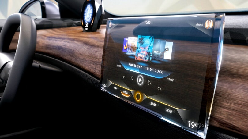 Continental, al CES 2024 il display trasparente in cristallo Swarovski