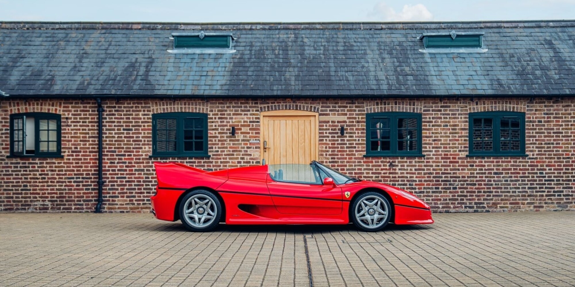 Ferrari F50, esemplare rarissimo all'asta: ne esistono solo 19