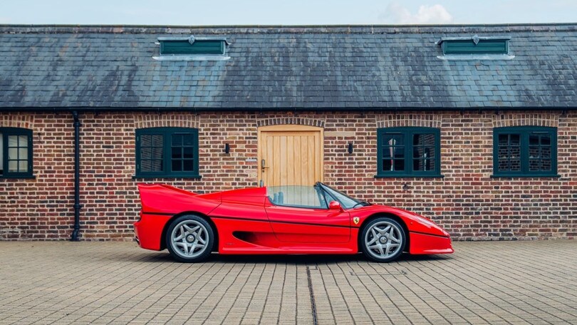 Ferrari F50, esemplare rarissimo all'asta: ne esistono solo 19