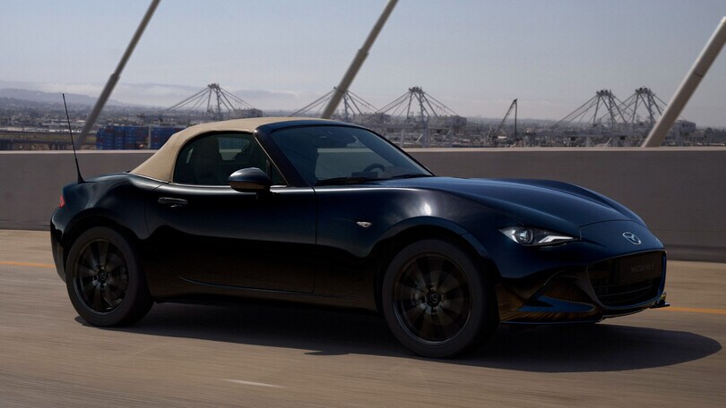 Mazda MX-5 2024, torna l'highlander: prezzi e versioni